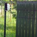 Una valida soluzione alle siepi artificiali per proteggere la casa da polvere e vento.